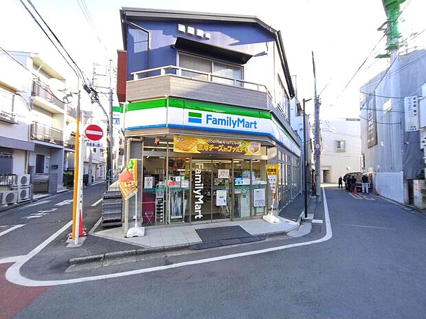 ファミリーマート幡ヶ谷本町店（約150m）