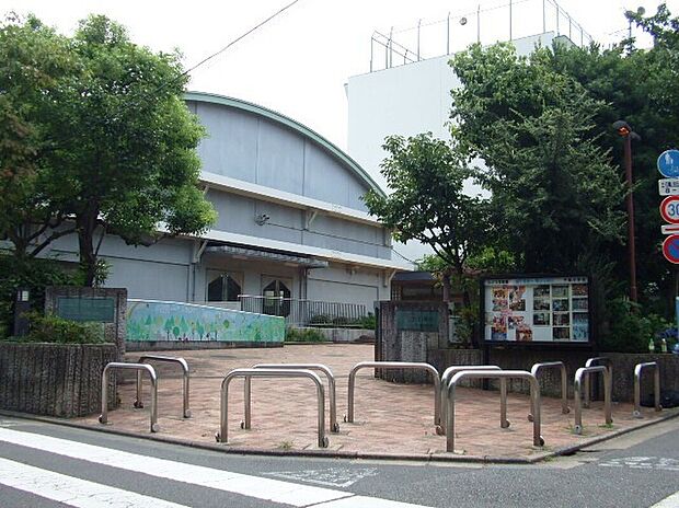 目黒区立不動小学校（約890m）
