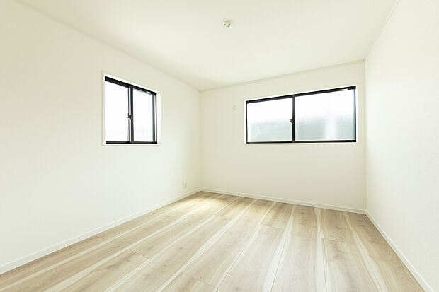 【モデルハウス】各洋室二面窓がついておりより明かりを取り込めやすく換気面も◎