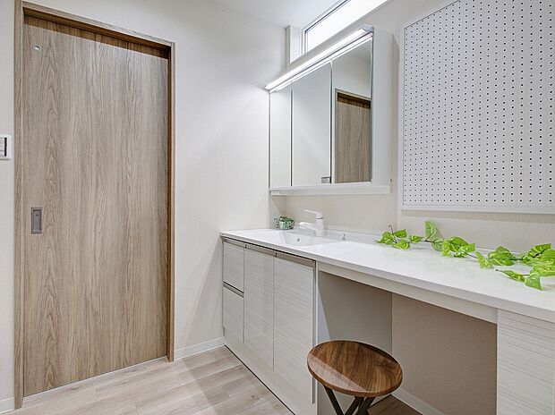 【洗面　参考施工例】洗面台はオプション仕様