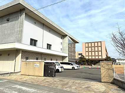 城坤小学校 300m～350m(徒歩4～5分)