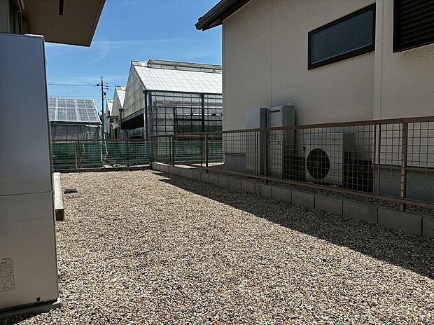 【【B-9棟　庭】】お家で過ごす時間に、プラスαの寛ぎと豊かさを与えてくれます。ゆとりある敷地だからこそ思いっきり楽しめる住まいです。