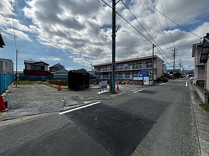 【前面道路含む現地写真】