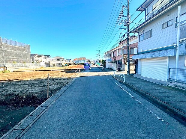 前面道路含む外観
