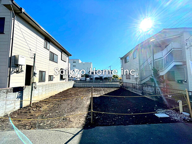 前面道路含む外観