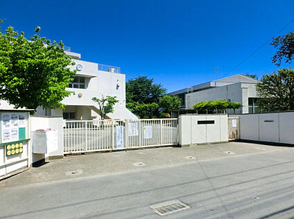 狛江第一中学校 約460m