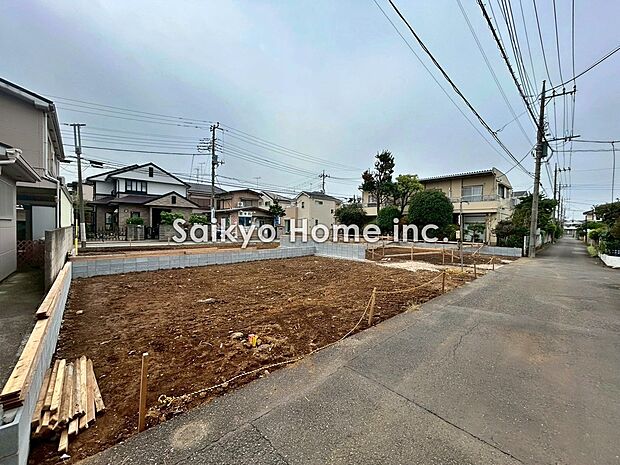 【現地外観写真】街に溶けこみ美しい景観を生み出すこの邸宅は採光や風通しまで考え抜いて造りあげました