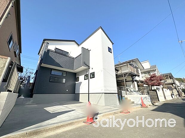 【外観】建物の基礎・構造といった目には見えにくい部分もしっかりこだわったお家です。安心して永くお住まいいただけます。