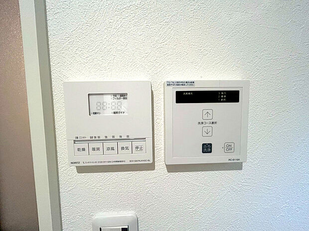 【自動洗浄機能付き浴槽】浴槽掃除は入浴後にスイッチを押すだけ。毎日使用することで、手洗いは2週間に1回程度に回数が減り、お掃除がぐんとラクになります。