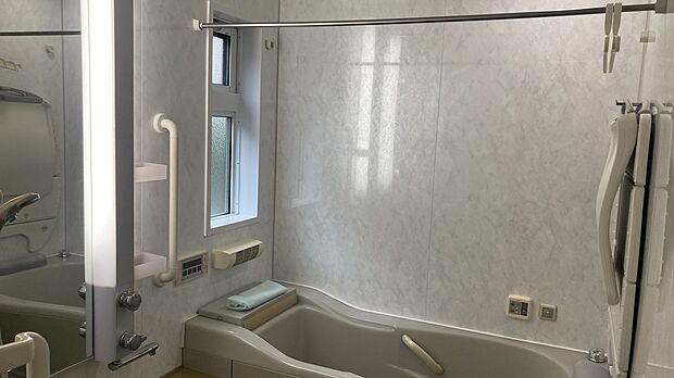 【風呂】広々とした浴室です。