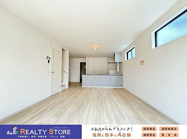 〈2号棟〉21.2帖のゆとり空間♪ナチュラルカラーのフローリングが室内を明るくしてくれます♪