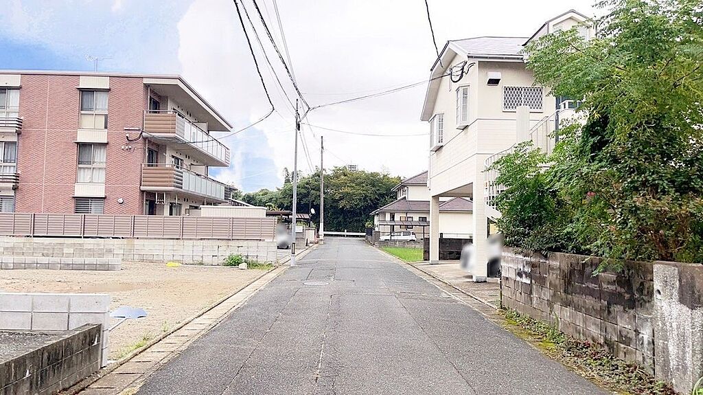 前面道路含む外観