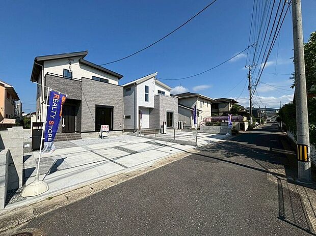 【前面道路含む外観】☆前面道路☆