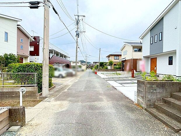 【前面道路含む外観】☆現地【2025年8月】撮影☆