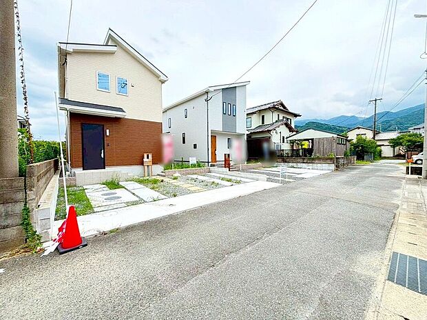 【前面道路含む外観】☆現地【2025年8月】撮影☆