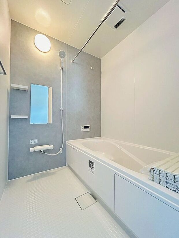 【バス】(2号棟)☆ユニットバス☆便利な乾燥暖房機付き♪ゆったり浸かれる浴槽で1日の疲れをリフレッシュ♪