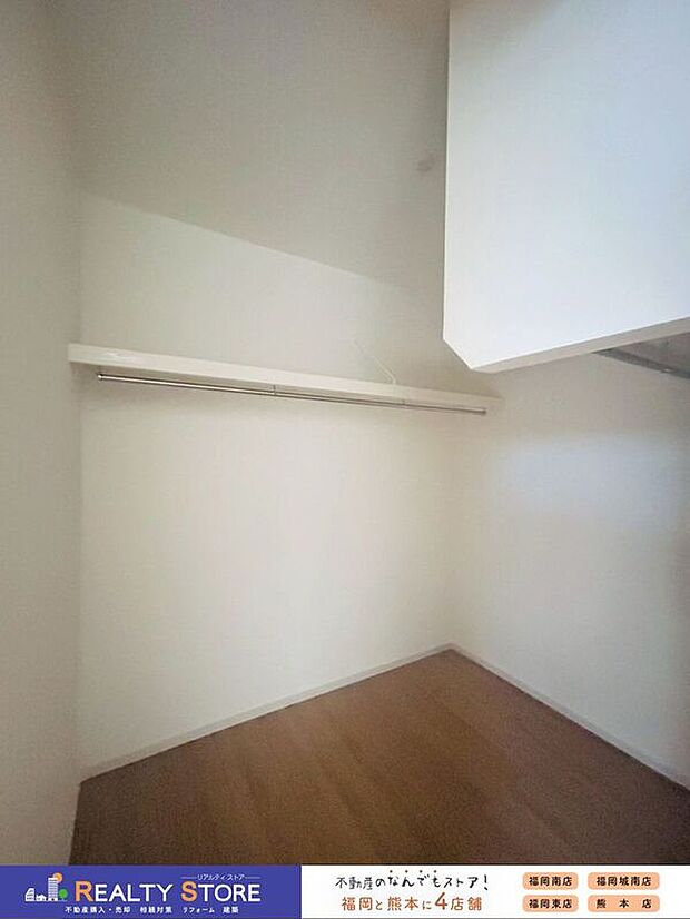 【収納】☆ウォークインクローゼット☆人が入れる広さがあるので、着替えや身支度をする際にも便利です♪