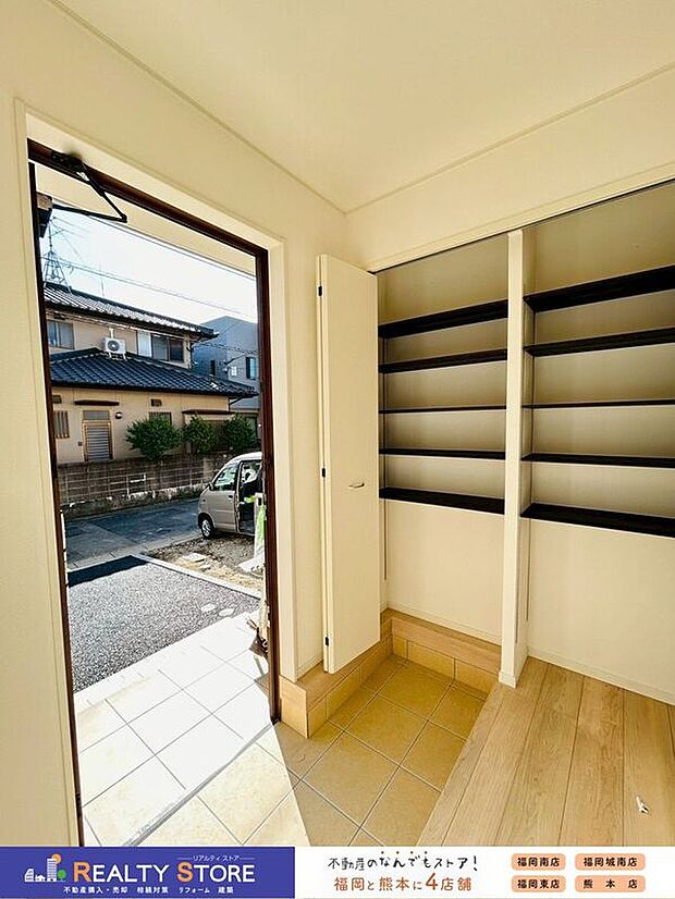 【玄関】☆シューズボックス☆天井まである大容量!たくさん収納できるので玄関スッキリ♪