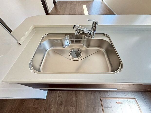 【その他設備】広いシンクはお料理前後も使いやすく便利です♪