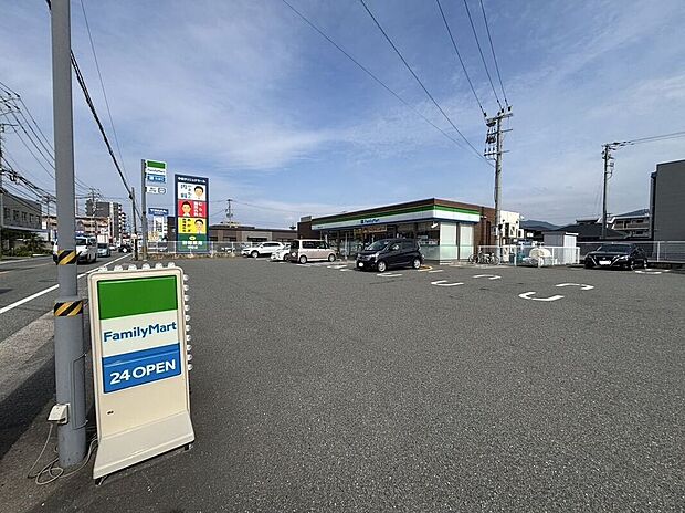 ファミリーマート福岡今宿三丁目店(約500m)