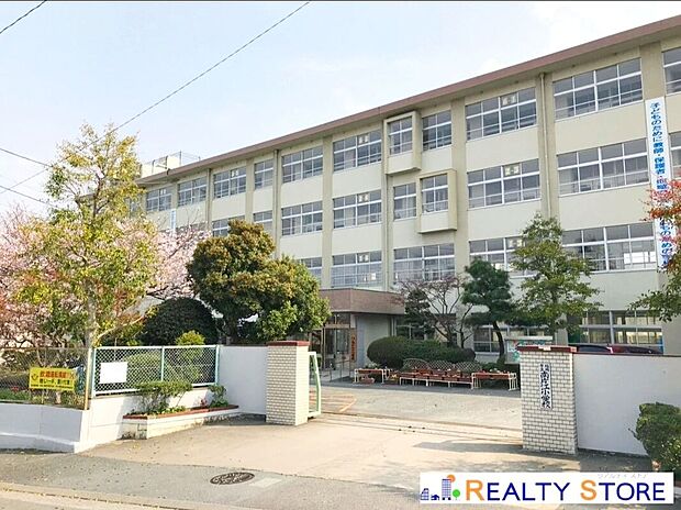 福岡市立南片江小学校(約1,100m)