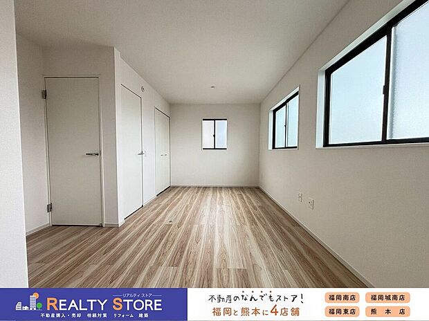 【室内】☆洋室☆自然光が差し込む南向きの明るいお部屋♪