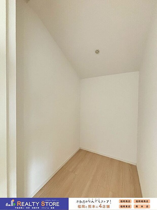 【収納】〈4号棟〉☆ウォークインクローゼット☆衣類はもちろん、バッグや季節用品もまとめて収納可能♪