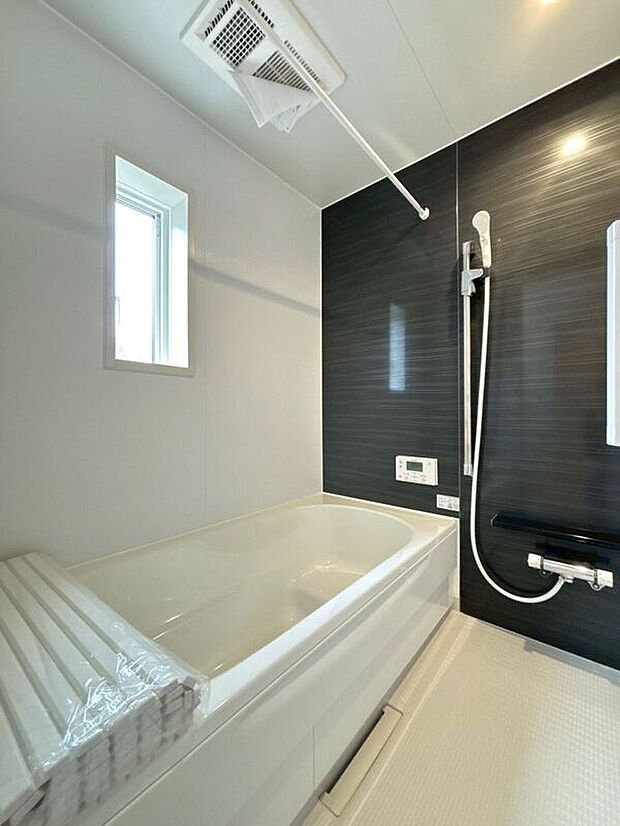 【バス】〈2号棟〉☆ユニットバス☆一坪の広々としたバスルーム♪足を伸ばして一日の疲れを癒しましょう♪