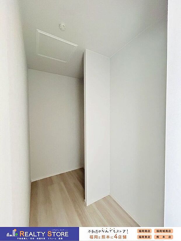 【収納】〈1号棟〉☆ウォークインクローゼット☆衣類はもちろん、バッグや季節用品もまとめて収納可能♪