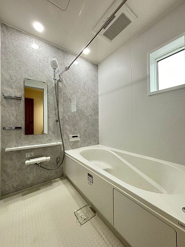 【バス】〈3号棟〉☆ユニットバス☆一坪の広々としたバスルーム♪足を伸ばして一日の疲れを癒しましょう♪