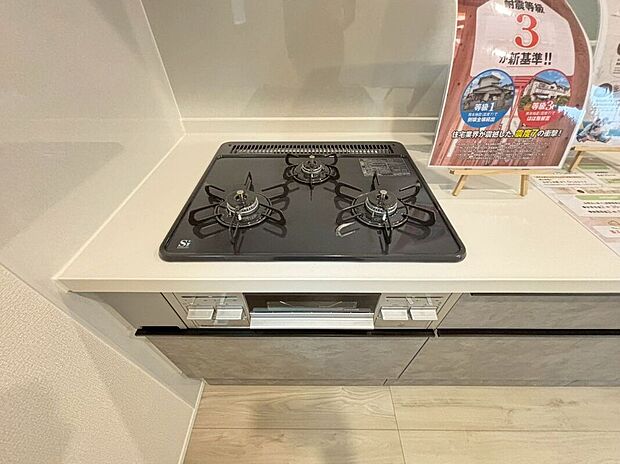 【その他設備】火力にこだわるお料理など、使い勝手良好の3口コンロです♪