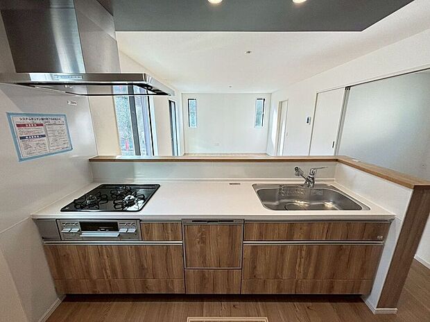 【キッチン】〈1号棟〉☆システムキッチン☆広いシンクと食洗機付きのシステムキッチン♪