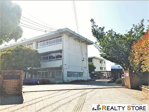 春日市立須玖小学校（約340m）