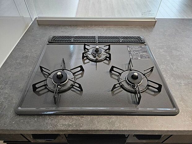 【その他設備】火力にこだわるお料理など、使い勝手良好の3口コンロです♪