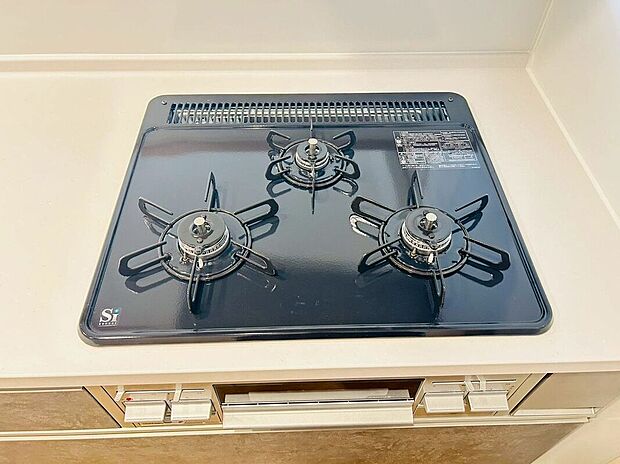 【その他設備】火力にこだわるお料理など、使い勝手良好の3口コンロです♪