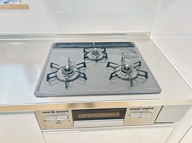 【その他設備】火力にこだわるお料理など、使い勝手良好の3口コンロです♪