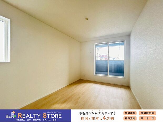 【室内】〈1号棟〉バルコニーに面した明るいお部屋♪主寝室におすすめ♪