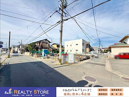 前面道路含む外観