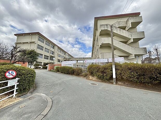 福岡市立梅林中学校(約1,200m)