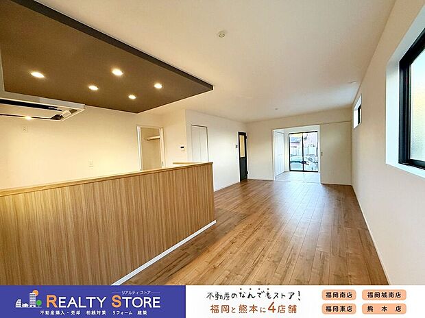 ☆1号棟☆【寛ぎの空間】リビングは家族全員の集まる憩いの場、この場所を通じて家族の楽しい会話が聞こえてきそうなリビングですね♪