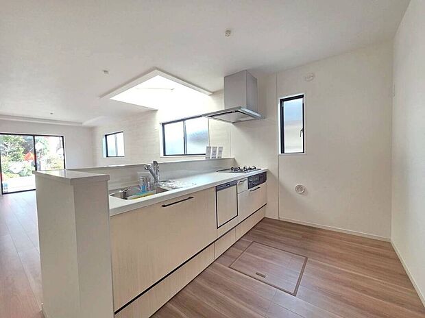 ☆3号棟☆【システムキッチン】食洗機付きのシステムキッチン♪広いシンクと作業台でお料理前後も快適です♪