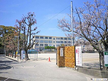 福岡市立香住丘小学校 1070m