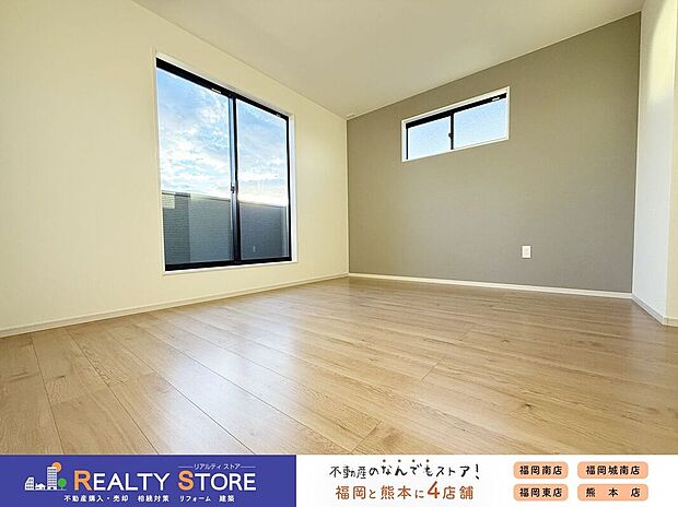 【室内】☆1号棟☆【洋室】バルコニーに面した明るいお部屋♪W.I.Cを備えており主寝室におススメ♪