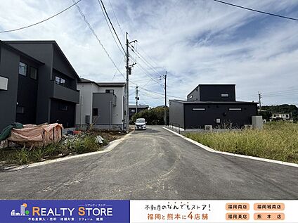 前面道路含む外観