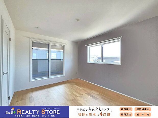 【室内】☆4号棟☆【洋室】バルコニーに面した明るいお部屋♪W.I.Cを備えており主寝室におススメ♪