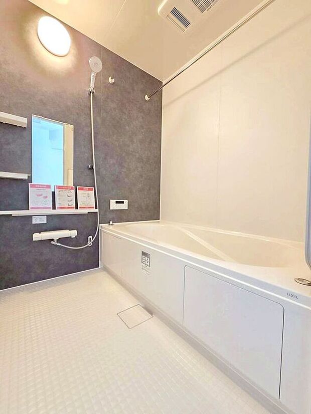 【バス】☆1号棟☆【ユニットバス】ゆったりとした1坪タイプのユニットバス♪足を伸ばして1日の疲れを癒すバスタイム♪