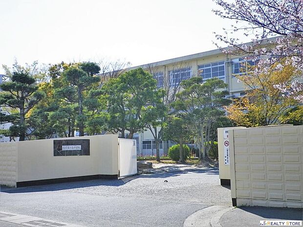 福岡市立多々良中学校(約850m)