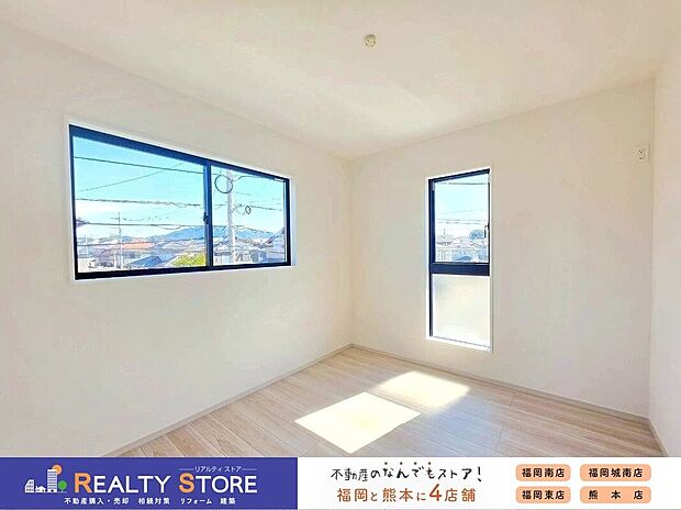 【室内】☆2号棟☆【洋室】シンプルなデザインで、書斎としても、お子様部屋としてもお使いいただけます。