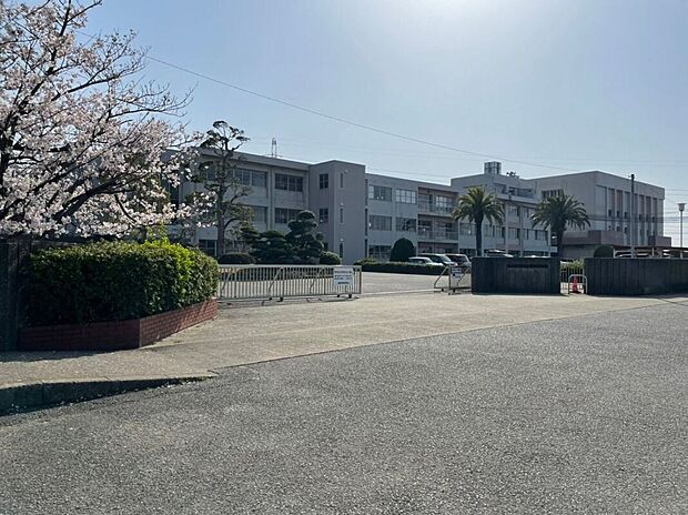 粕屋東中学校(約1,100m)