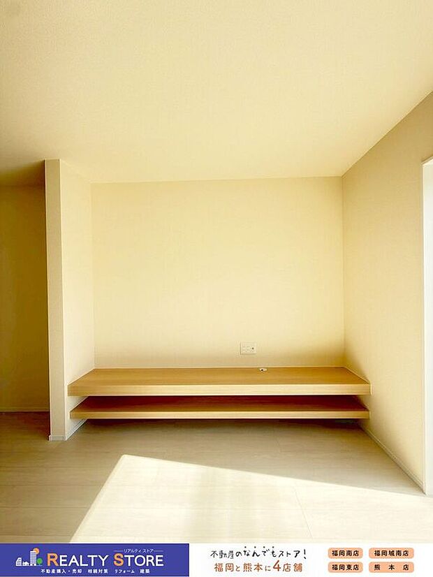 【その他内観】☆1号棟☆【スタディカウンター】お子様のリビング学習やパソコンコーナーとしてご家族共有でおつかいいただけます♪